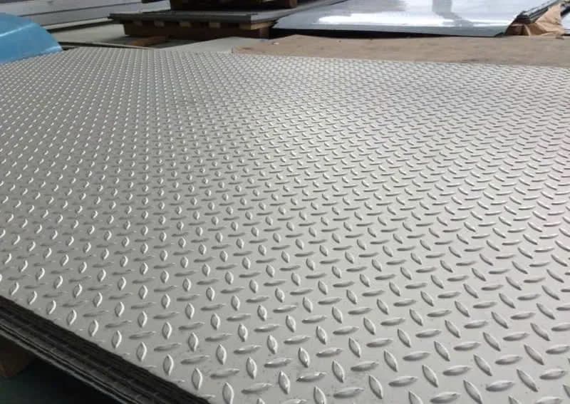 Nhôm Chống Trượt (A5052) “Sàn Lướt Nhưng Không Trượt”: Chi Tiết Sản Phẩm & Hướng Lựa Chọn