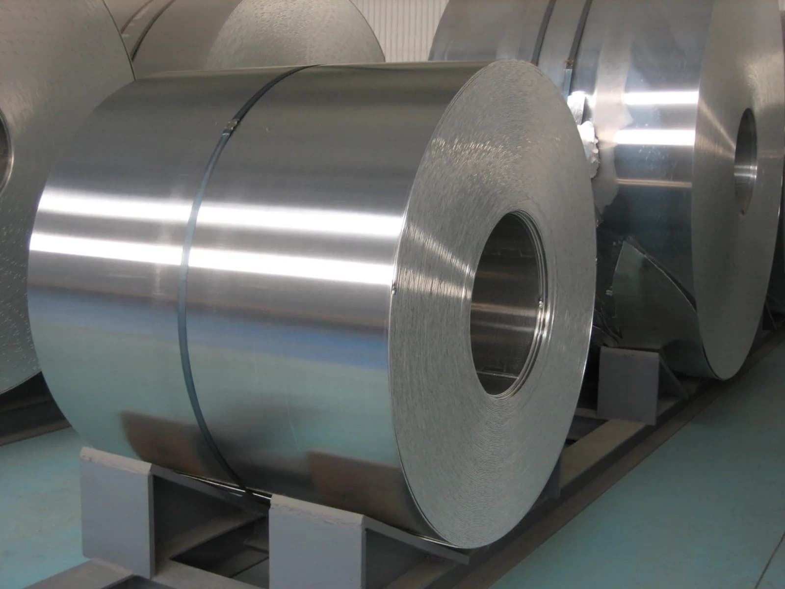 Inox Cuộn: Đặc Điểm Kỹ Thuật, Quy Cách & Thông Số Quan Trọng 2025