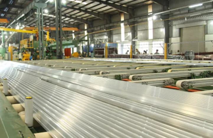 Cuối Tháng 10 vs Đầu Tháng 11 — Nên Mua Nhôm Hay Inox Trước Khi Giá Lướt Sóng?