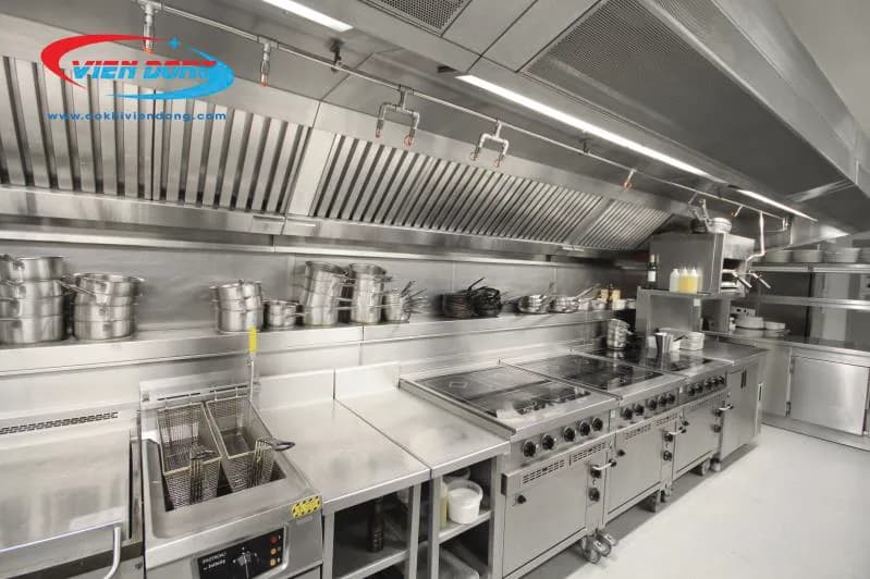 Khu bếp công nghiệp bằng inox